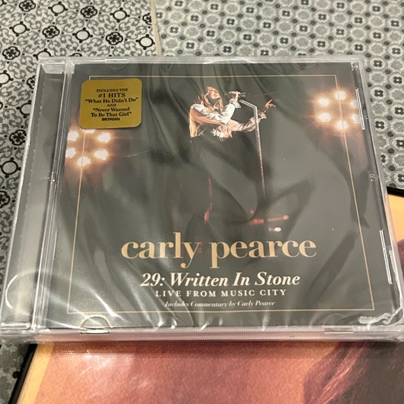 Carly Pearce VIP bundle - Picture 5 of 7